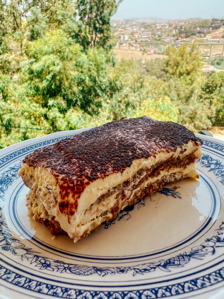 Poznaj historię i etymologię najsłynniejszego włoskiego deseru- Tiramisù